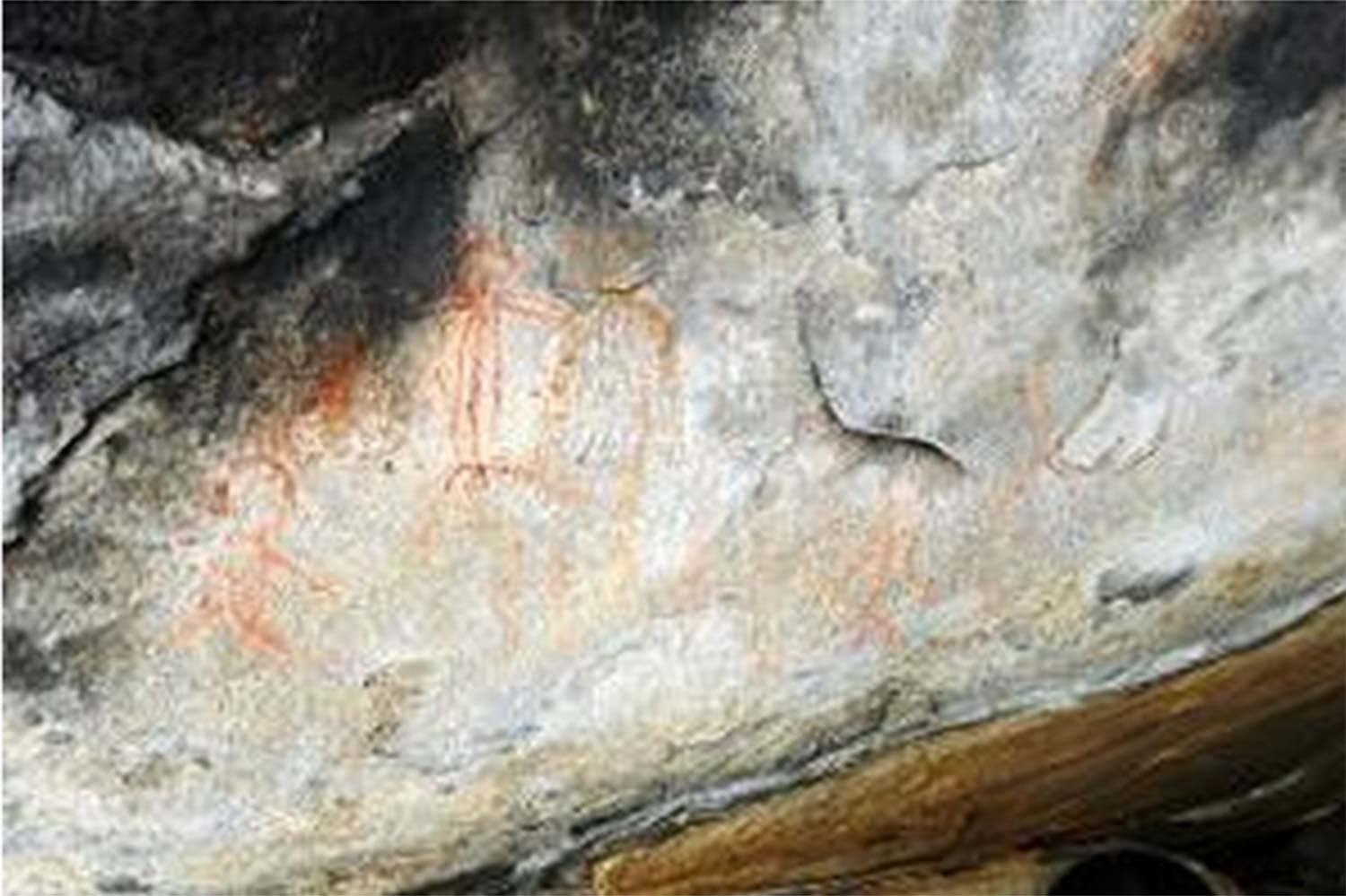 Los antiguos dibujos fueron hallados en cuevas subterráneas del estado de Chhattisgarh, en ellos aparecen seres alienígenas y naves espaciales