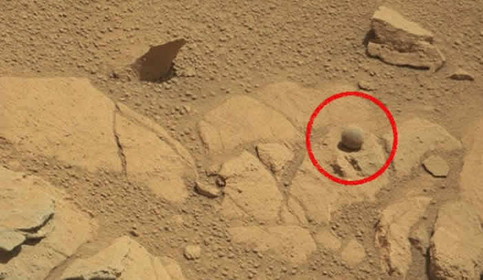 Curiosity fotografía una extraña roca esférica en Marte